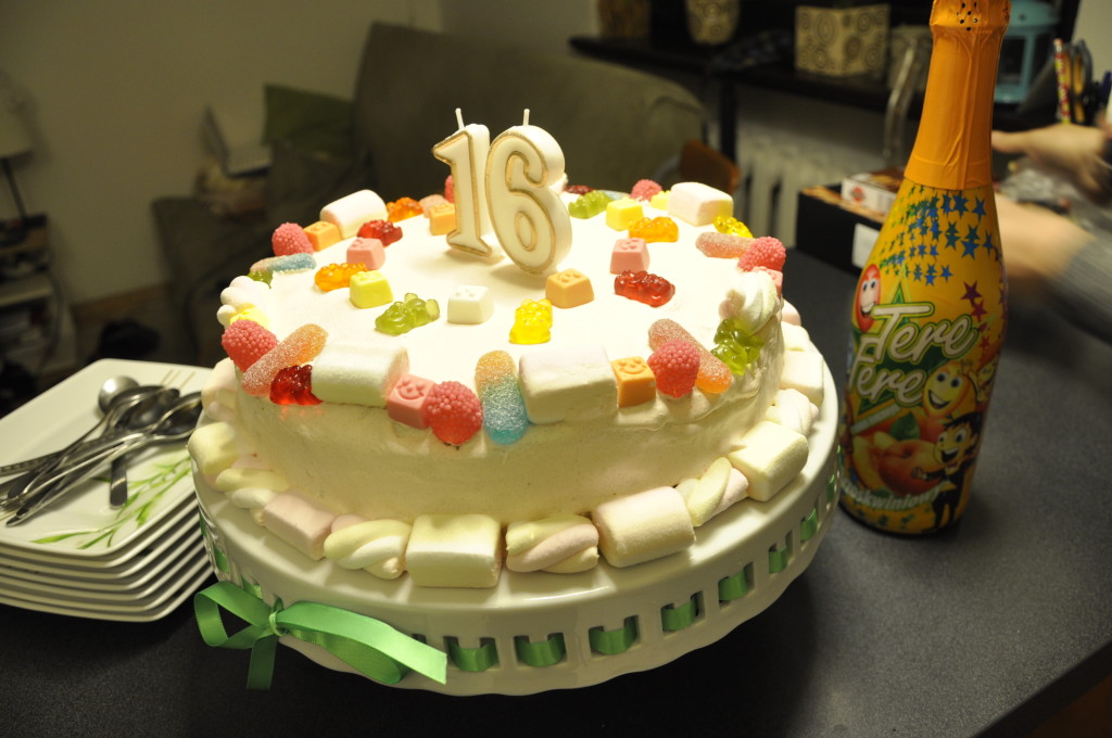 Urodzinowy tort dla Miki